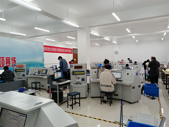 图7比赛现场照片 图7比赛现场照片